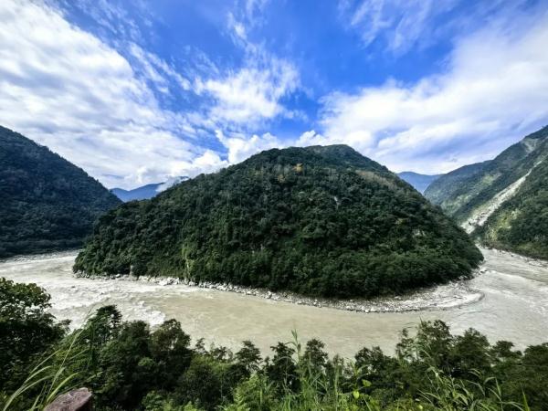 幾代建設(shè)者，歷經(jīng)半個(gè)多世紀(jì)完成！這是一條怎樣的公路？