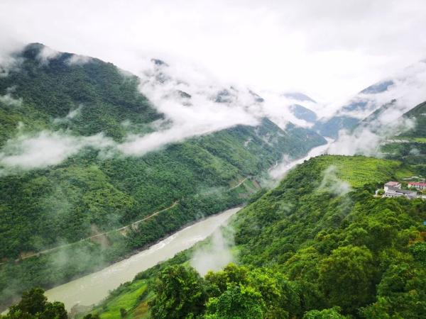 幾代建設(shè)者，歷經(jīng)半個(gè)多世紀(jì)完成！這是一條怎樣的公路？