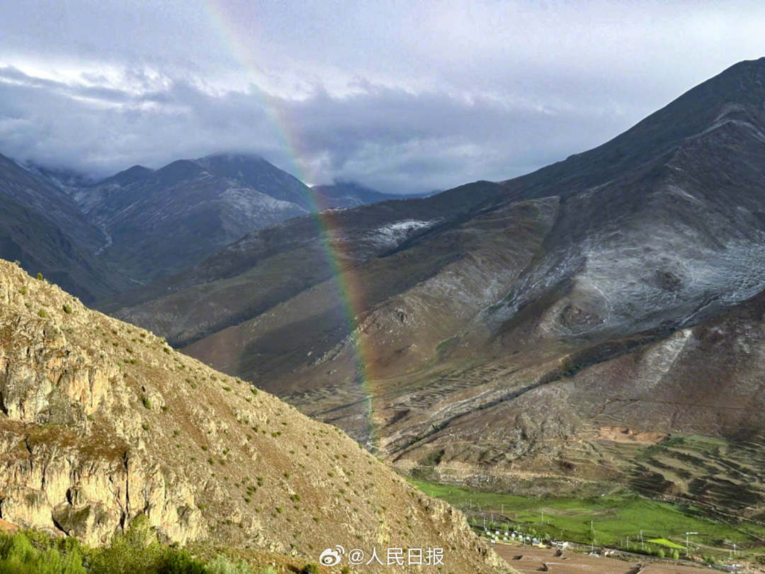 接好運(yùn)！青藏高原現(xiàn)巨大彩虹橋