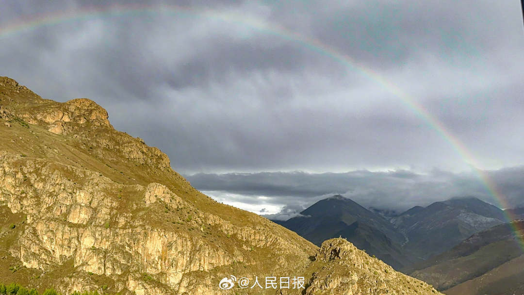 接好運(yùn)！青藏高原現(xiàn)巨大彩虹橋