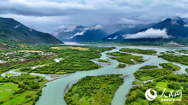 雅尼國家濕地公園風(fēng)景如畫。人民網(wǎng)記者 次仁羅布攝