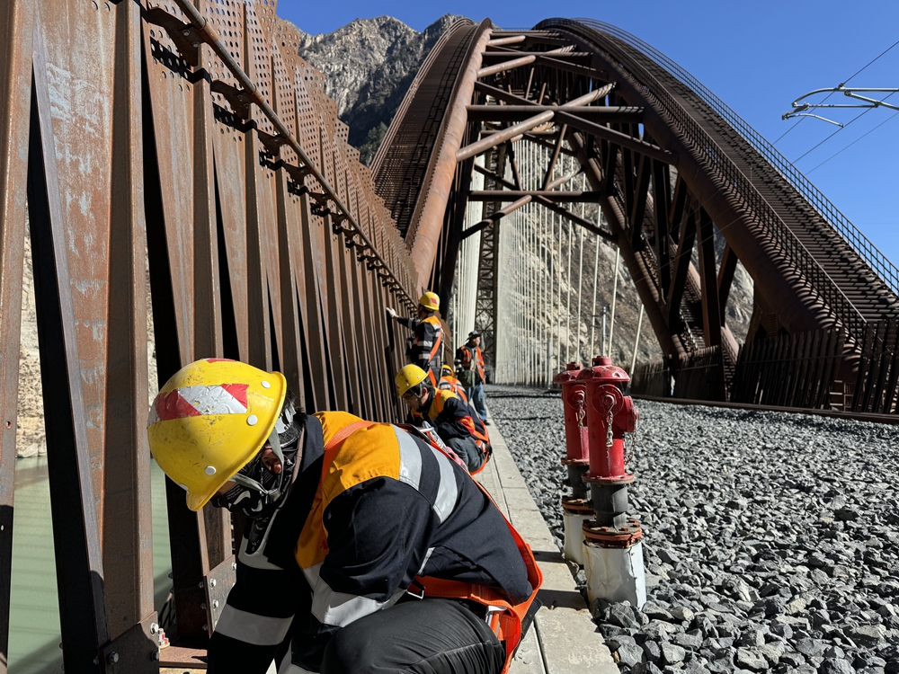 螺栓檢查。馬生明攝
