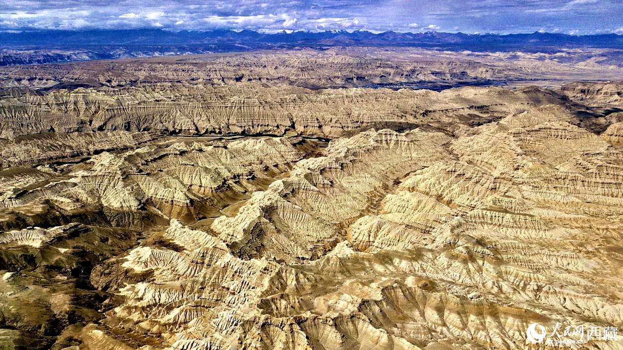鳥瞰西藏阿里地區(qū)札達(dá)土林國(guó)家地質(zhì)公園。