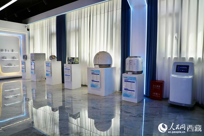 各類(lèi)制氧產(chǎn)品。人民網(wǎng)記者 次仁羅布攝