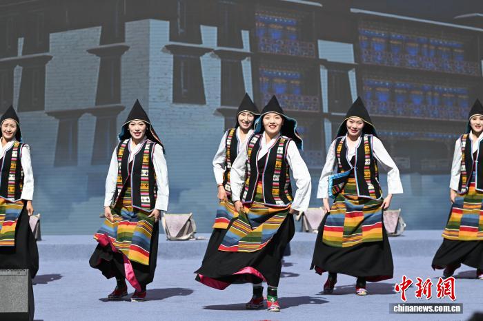 西藏“大地歡歌格?；ㄑ莩黾尽被菝裱莩鼍`放基層文化活力