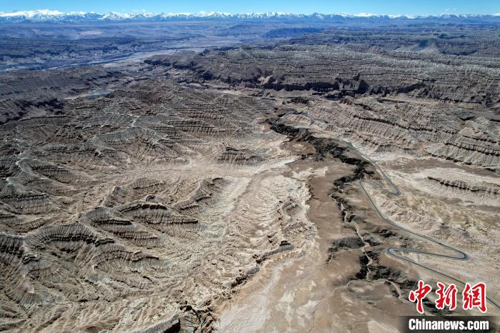 4月5日，西藏阿里札達土林。(無人機照片) 李林 攝