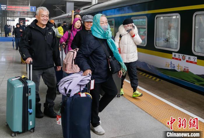 傳統(tǒng)特色美食亮相青海直達西藏林芝旅游專列