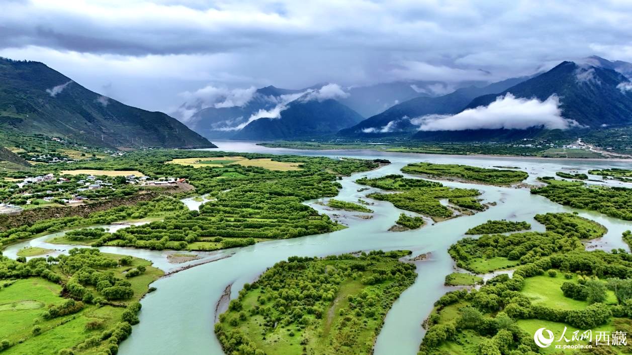 西藏林芝市雅尼國家濕地公園風(fēng)景如畫。