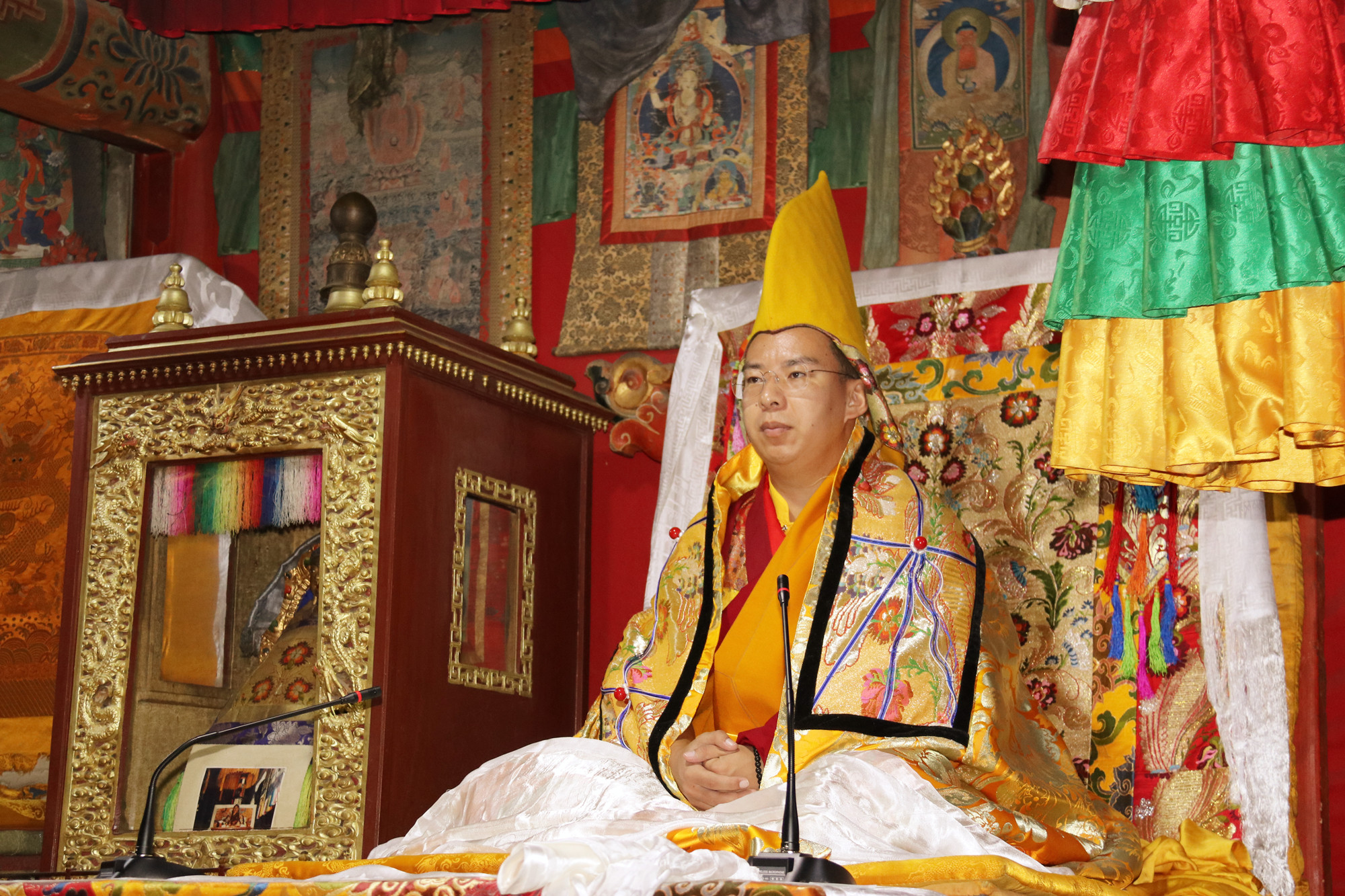 班禪大師在大經(jīng)堂講經(jīng)。攝影：袁星宇.jpg