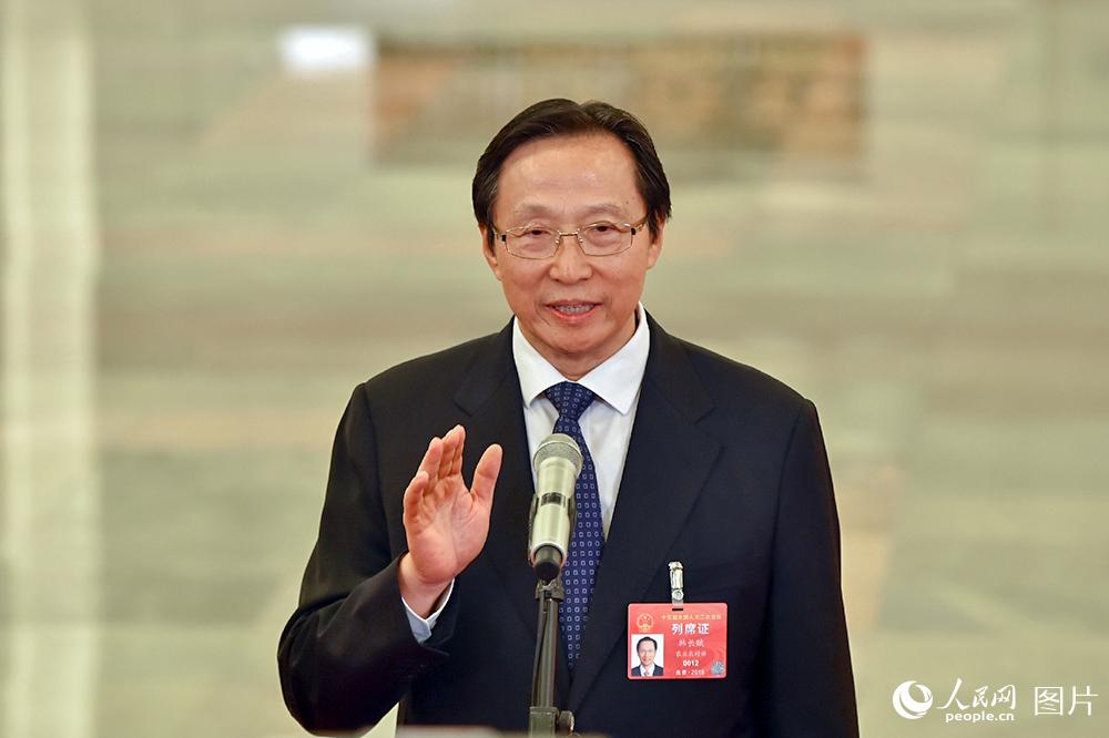 農(nóng)業(yè)農(nóng)村部部長韓長賦回答記者提問。