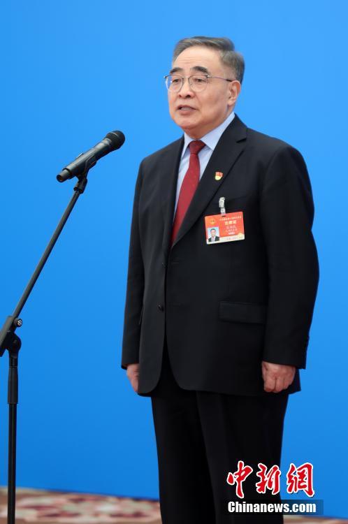 3月8日，第十三屆全國人民代表大會第四次會議舉行第二場“代表通道”采訪活動。圖為全國人大代表張伯禮通過網(wǎng)絡(luò)視頻方式接受采訪。 <a target='_blank' ><p  align=