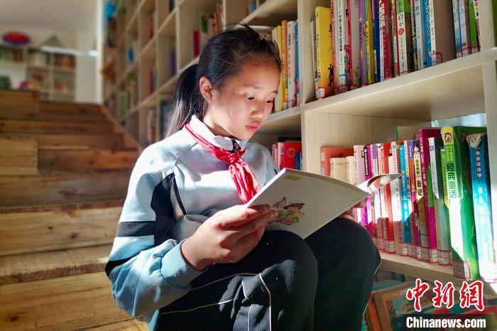 世界讀書(shū)日:貴州易地扶貧搬遷安置點(diǎn)首個(gè)兒童圖書(shū)館開(kāi)館