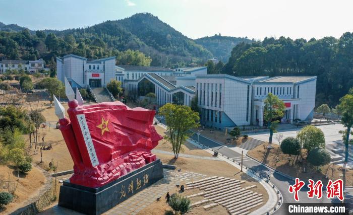 文家市鎮(zhèn)秋收廣場(chǎng)?！钊A峰 攝