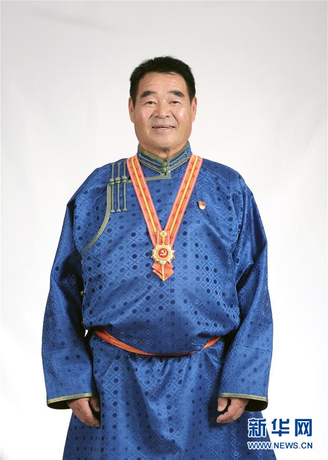 （奮斗百年路　啟航新征程·“七一勛章”獲得者·圖文互動(dòng)）（1）“草原之子”廷·巴特爾：讓草原綠起來，幫牧民富起來