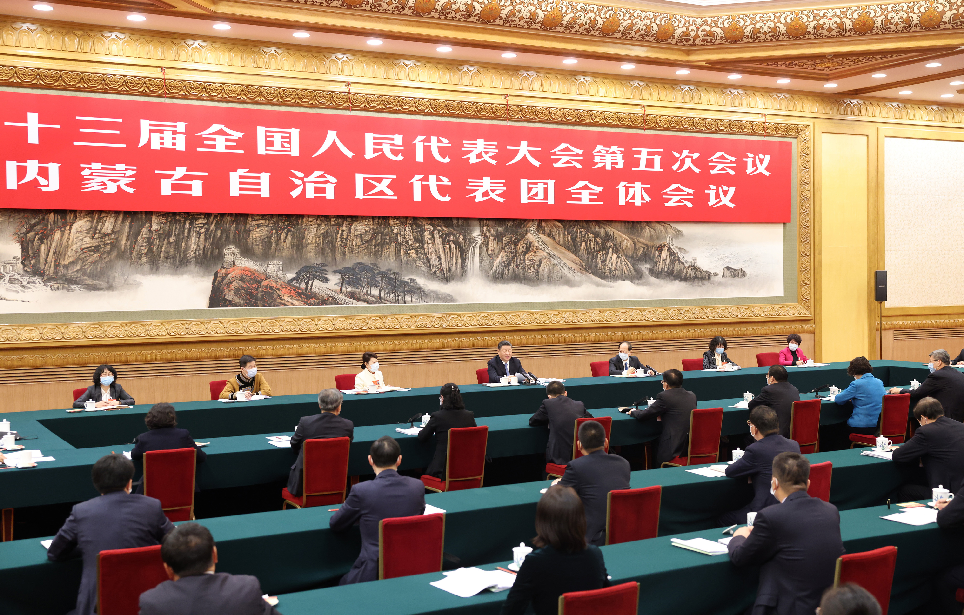 2022年3月5日，習(xí)近平總書(shū)記參加十三屆全國(guó)人大五次會(huì)議內(nèi)蒙古代表團(tuán)的審議。