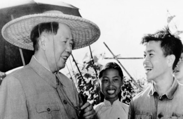 1958年，毛主席在廣東視察。