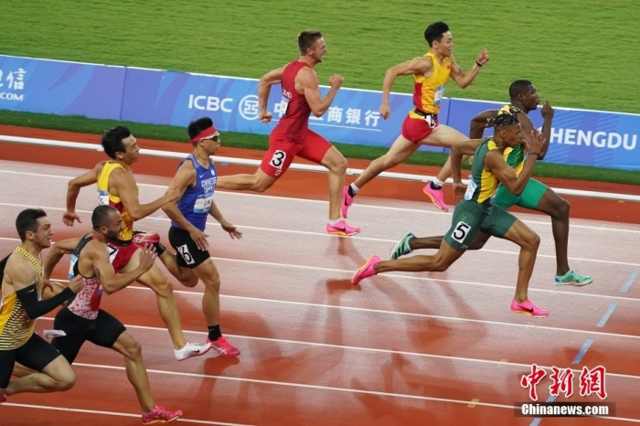 8月2日，第31屆世界大學生夏季運動會男子100米決賽在四川成都舉行，牙買加選手GOLDSON Kadrian dwayne(右一)以10秒04奪得男子百米冠軍。<a target='_blank' href='/'><p  align=