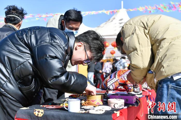 圖為展銷會現(xiàn)場?！∝暩聛硭?攝